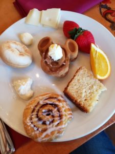 best restaurants in disney world magic kingdom character breakfast